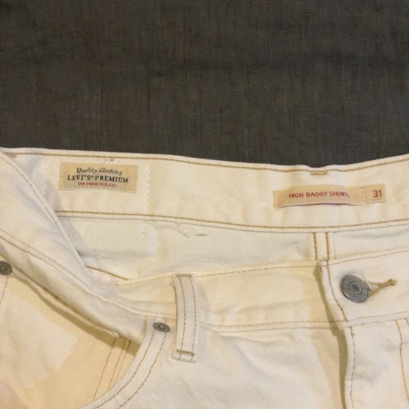 Levi’s High Baggy Shorts - Cream - Picture 3 of 4